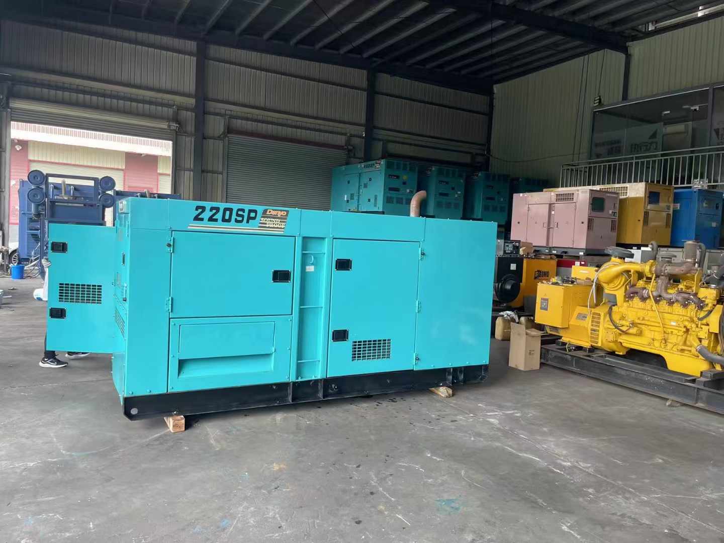洪山800kW 柴油发电机的输出电流波动范围是多少？