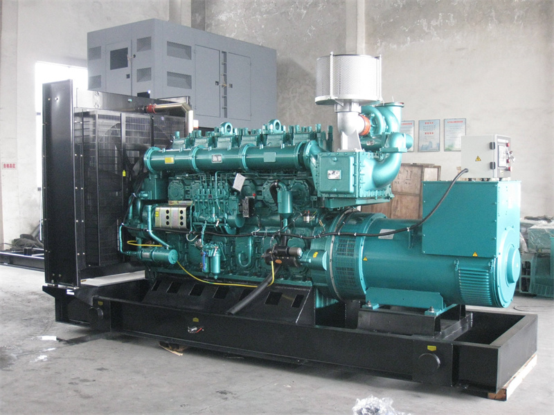 洪山200KW 柴油发电机的油耗是多少？