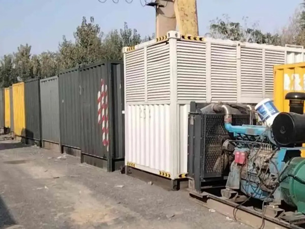 洪山200KW柴油发电机机组每小时油耗是多少？